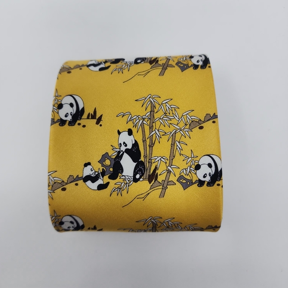 Men's Yayisizu Panda Silk Tie - Picture 6 of 9
